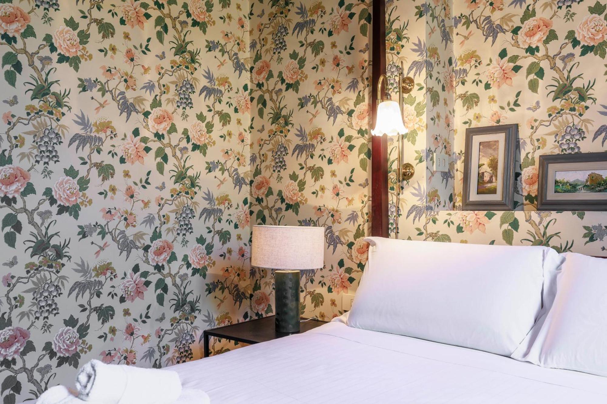 Florence Huge Apartment With Private Garden ภายนอก รูปภาพ
