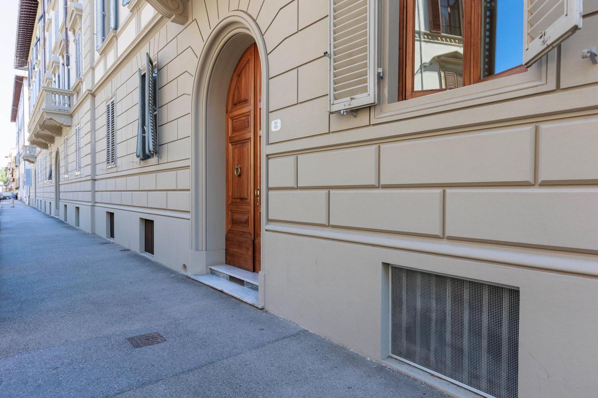 Florence Huge Apartment With Private Garden ภายนอก รูปภาพ
